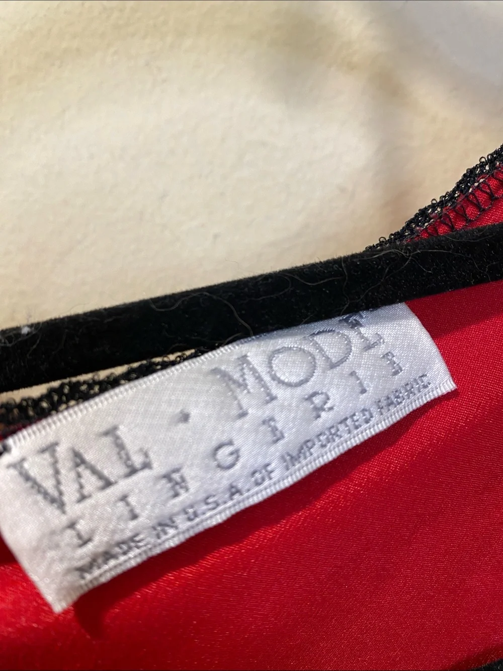 Val Mode Lingenie Red Satin Kimono Robe with Black Lace Trim Sz L